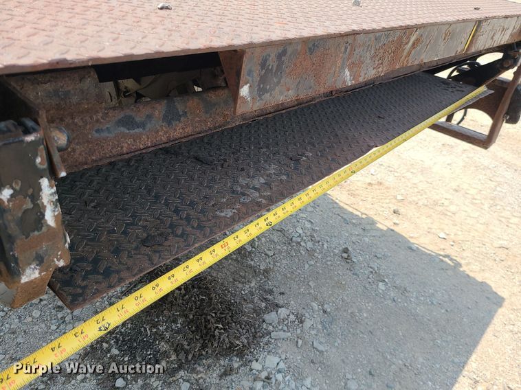 image for item LE9237 1993 International 8200  flatbed truck