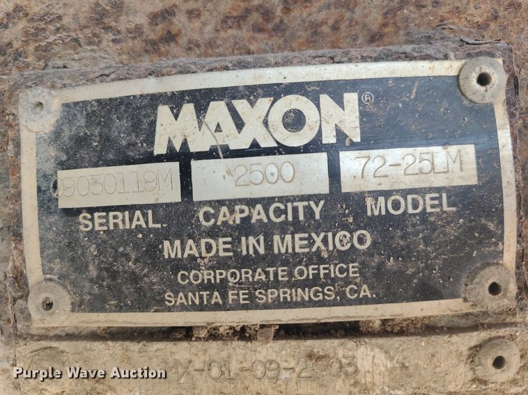 image for item LE9237 1993 International 8200  flatbed truck