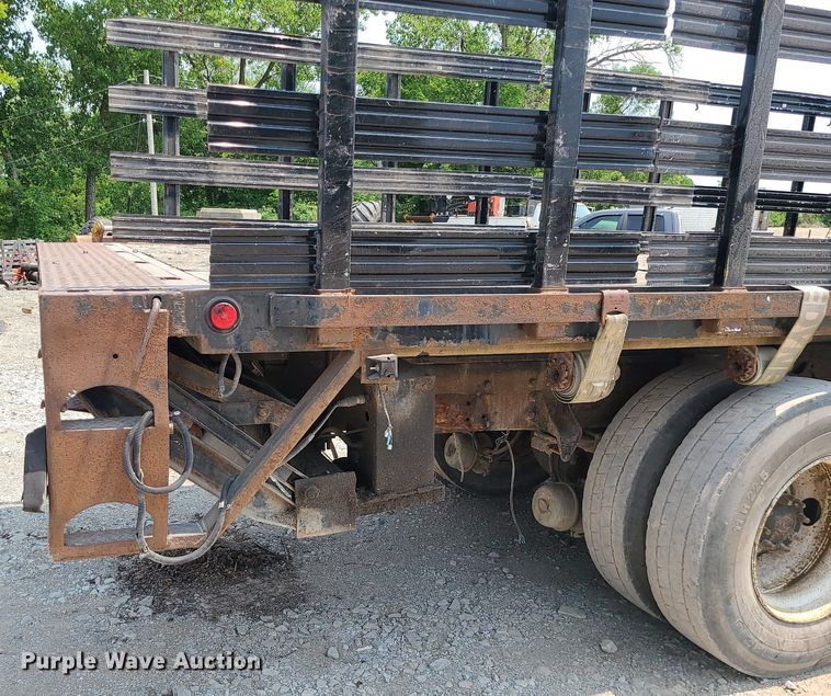 image for item LE9237 1993 International 8200  flatbed truck