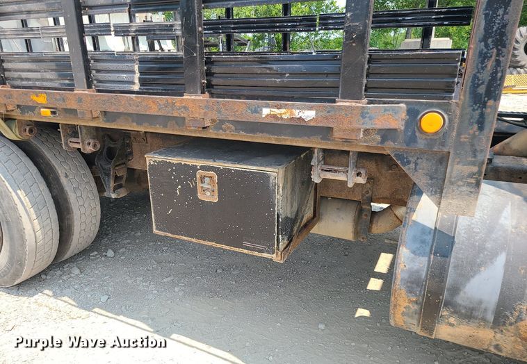 image for item LE9237 1993 International 8200  flatbed truck