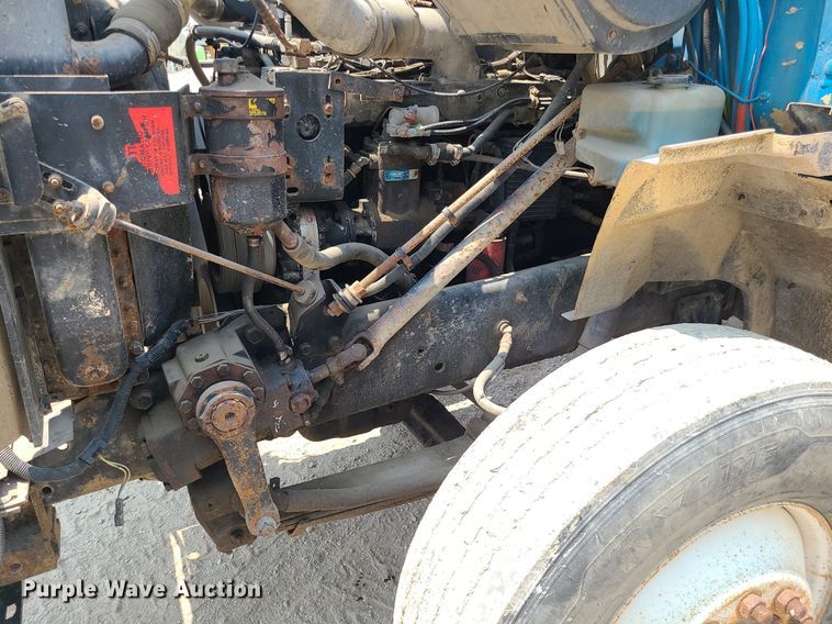 image for item LE9237 1993 International 8200  flatbed truck