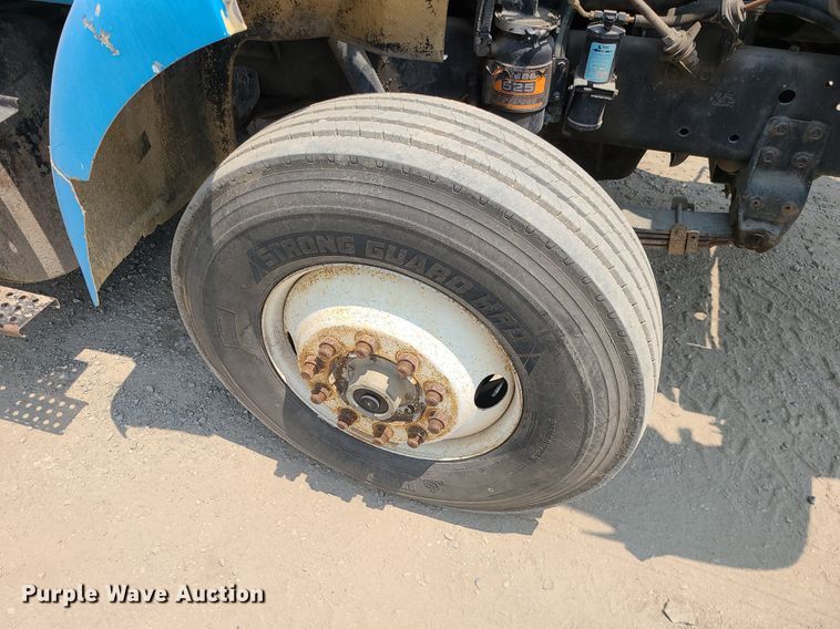 image for item LE9237 1993 International 8200  flatbed truck