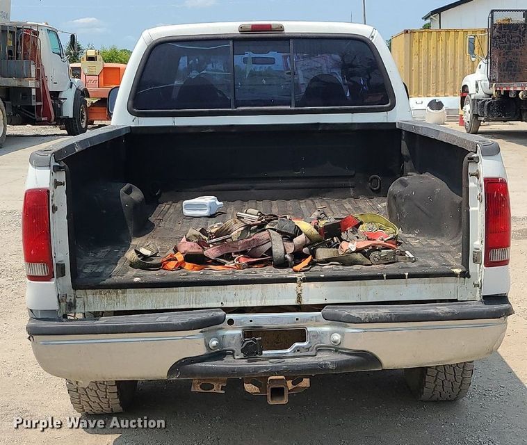 image for item LE9238 2000 Ford F350 Super Duty  Crew Cab pickup truck