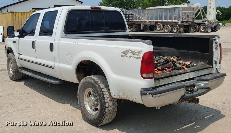 image for item LE9238 2000 Ford F350 Super Duty  Crew Cab pickup truck