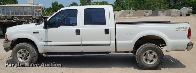 image for item LE9238 2000 Ford F350 Super Duty  Crew Cab pickup truck