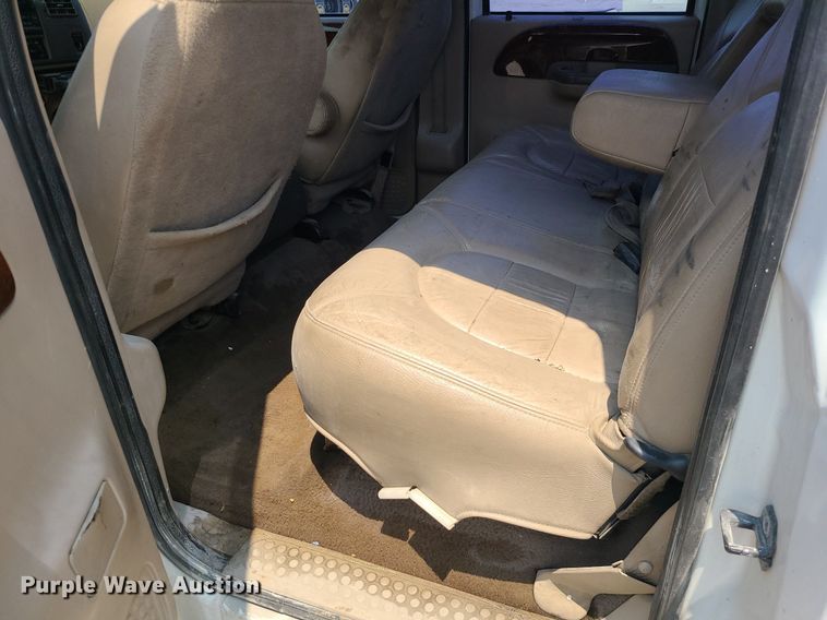 image for item LE9238 2000 Ford F350 Super Duty  Crew Cab pickup truck