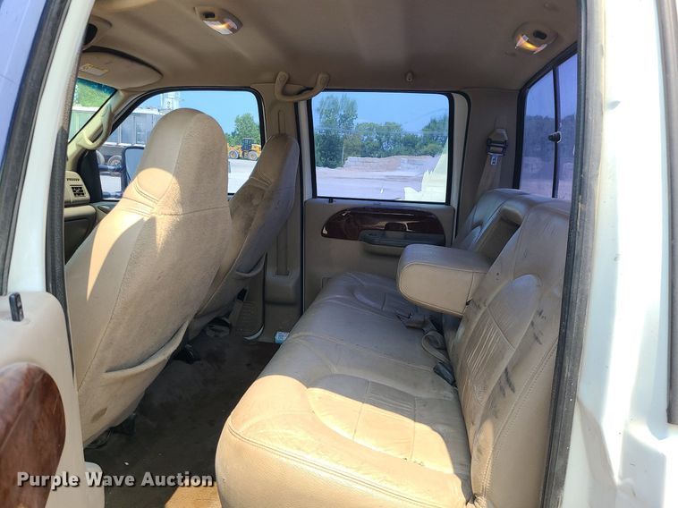 image for item LE9238 2000 Ford F350 Super Duty  Crew Cab pickup truck