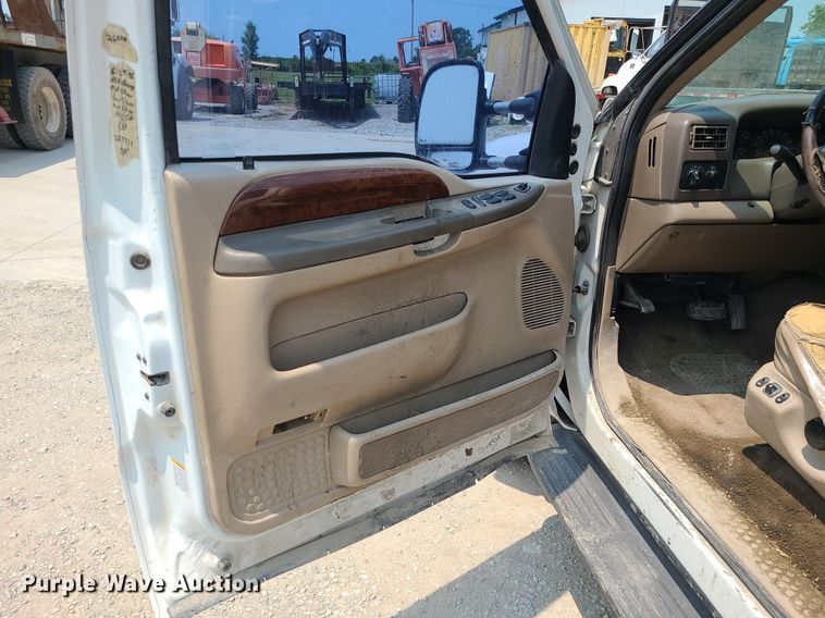 image for item LE9238 2000 Ford F350 Super Duty  Crew Cab pickup truck