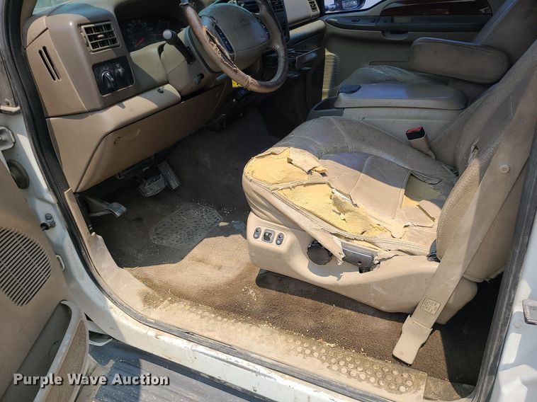 image for item LE9238 2000 Ford F350 Super Duty  Crew Cab pickup truck