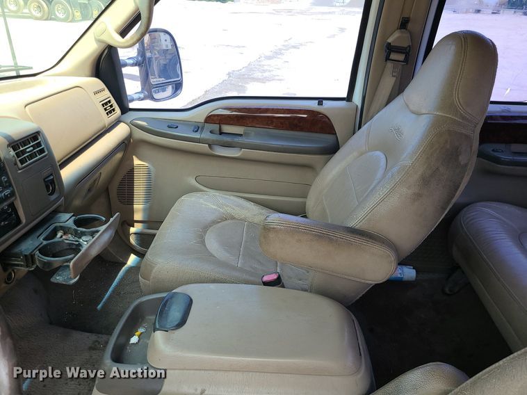 image for item LE9238 2000 Ford F350 Super Duty  Crew Cab pickup truck