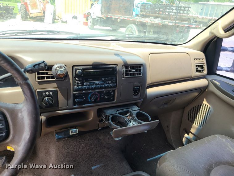 image for item LE9238 2000 Ford F350 Super Duty  Crew Cab pickup truck