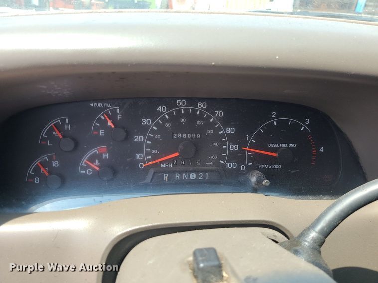 image for item LE9238 2000 Ford F350 Super Duty  Crew Cab pickup truck