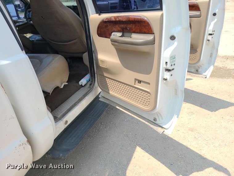 image for item LE9238 2000 Ford F350 Super Duty  Crew Cab pickup truck