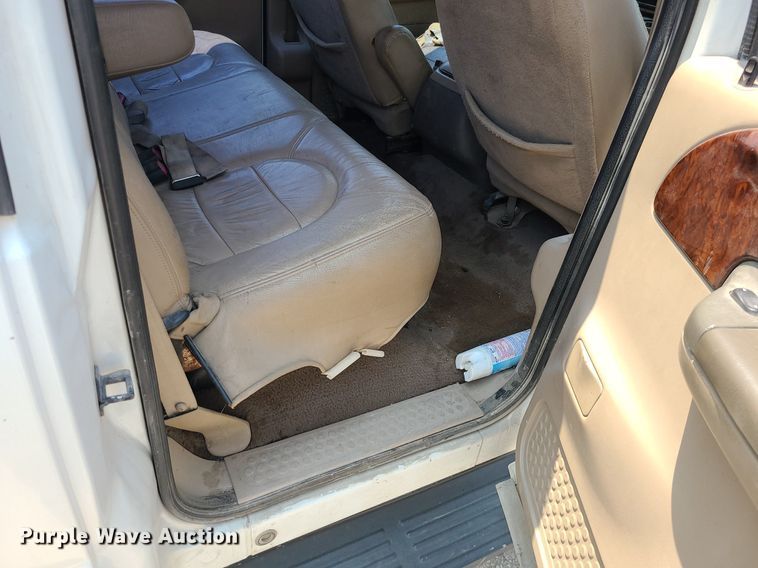 image for item LE9238 2000 Ford F350 Super Duty  Crew Cab pickup truck