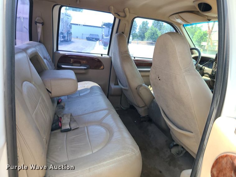 image for item LE9238 2000 Ford F350 Super Duty  Crew Cab pickup truck