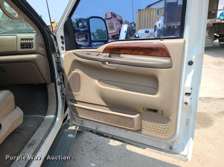 image for item LE9238 2000 Ford F350 Super Duty  Crew Cab pickup truck