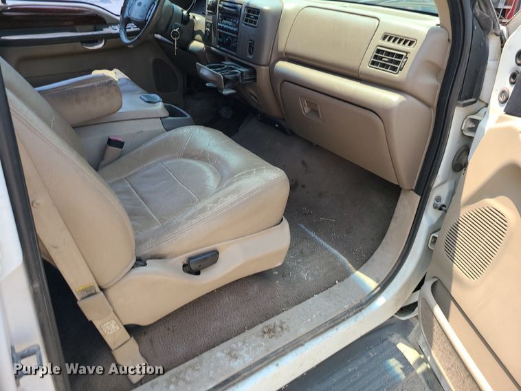 image for item LE9238 2000 Ford F350 Super Duty  Crew Cab pickup truck