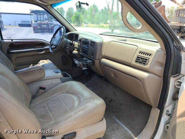 image for item LE9238 2000 Ford F350 Super Duty  Crew Cab pickup truck