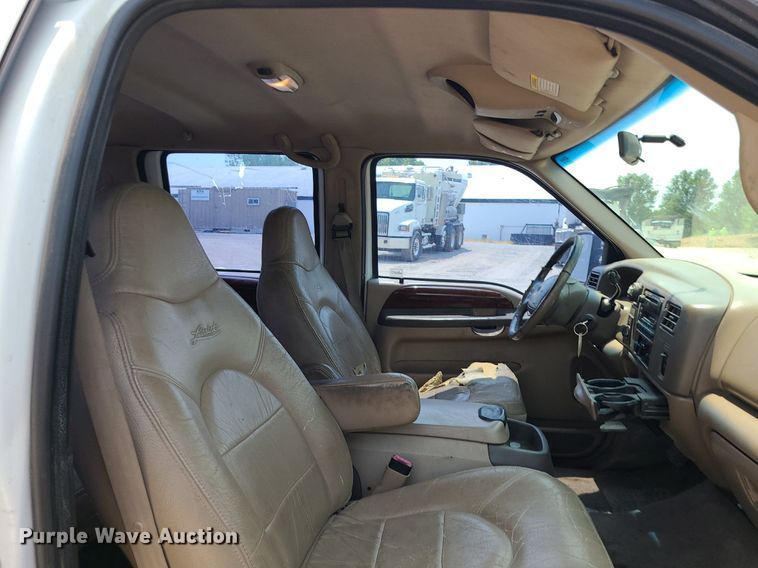 image for item LE9238 2000 Ford F350 Super Duty  Crew Cab pickup truck