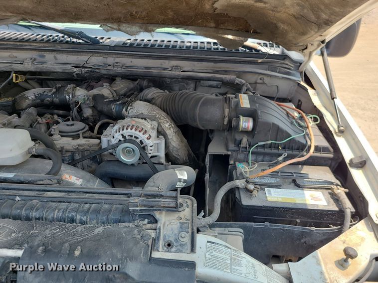 image for item LE9238 2000 Ford F350 Super Duty  Crew Cab pickup truck