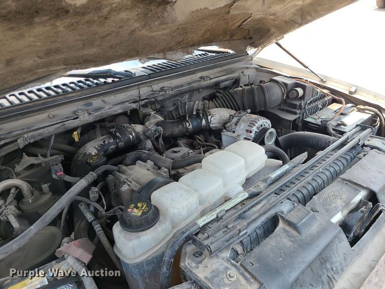 image for item LE9238 2000 Ford F350 Super Duty  Crew Cab pickup truck