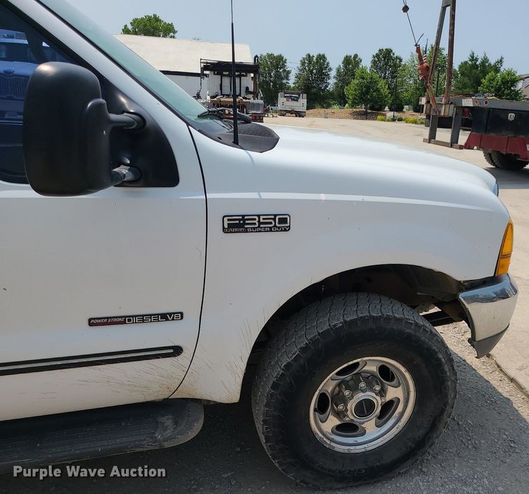 image for item LE9238 2000 Ford F350 Super Duty  Crew Cab pickup truck