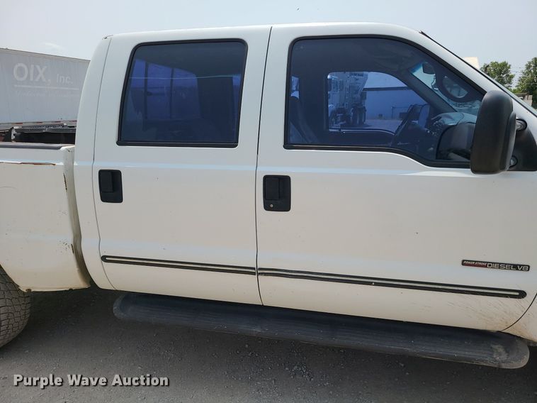 image for item LE9238 2000 Ford F350 Super Duty  Crew Cab pickup truck