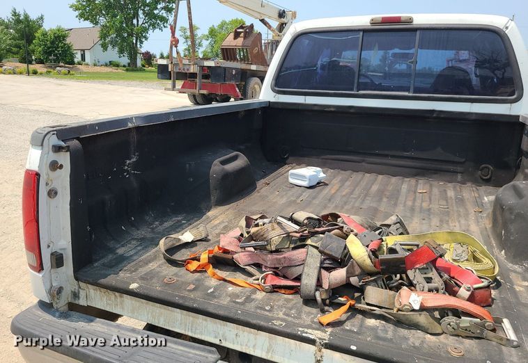 image for item LE9238 2000 Ford F350 Super Duty  Crew Cab pickup truck