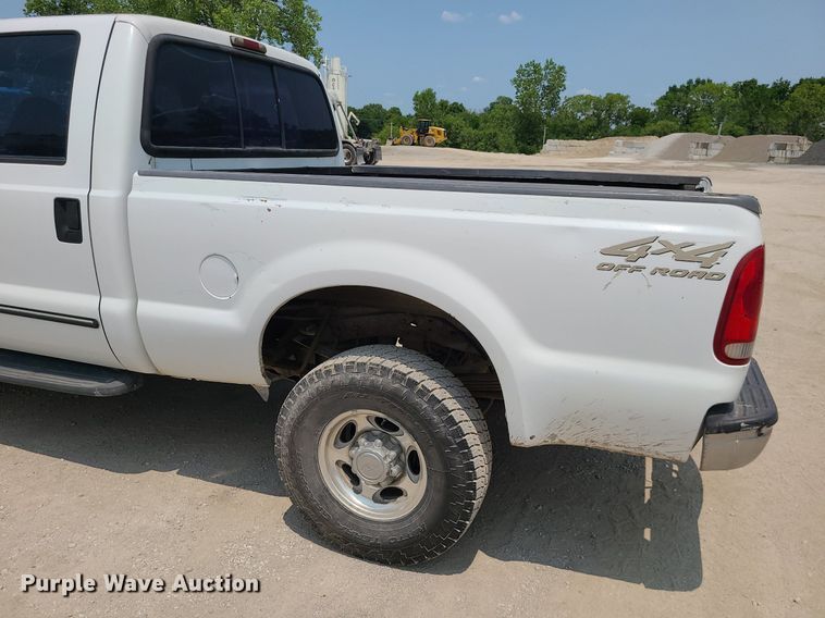 image for item LE9238 2000 Ford F350 Super Duty  Crew Cab pickup truck