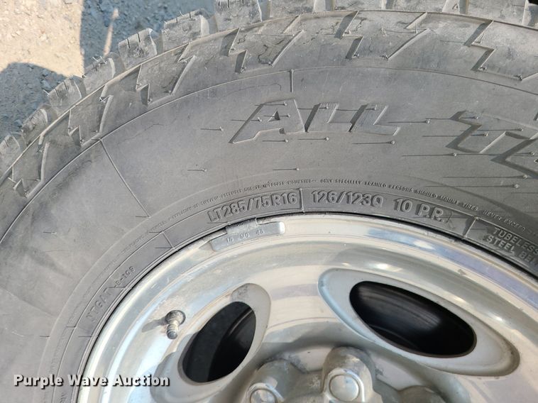 image for item LE9238 2000 Ford F350 Super Duty  Crew Cab pickup truck