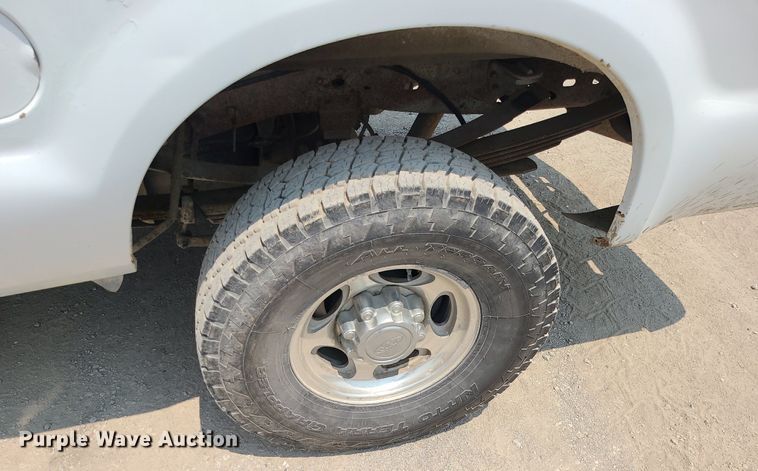 image for item LE9238 2000 Ford F350 Super Duty  Crew Cab pickup truck