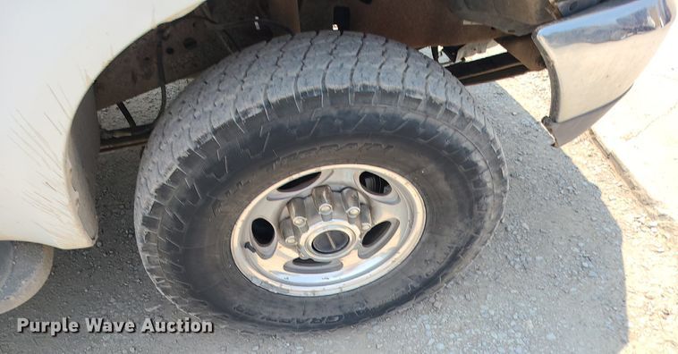 image for item LE9238 2000 Ford F350 Super Duty  Crew Cab pickup truck