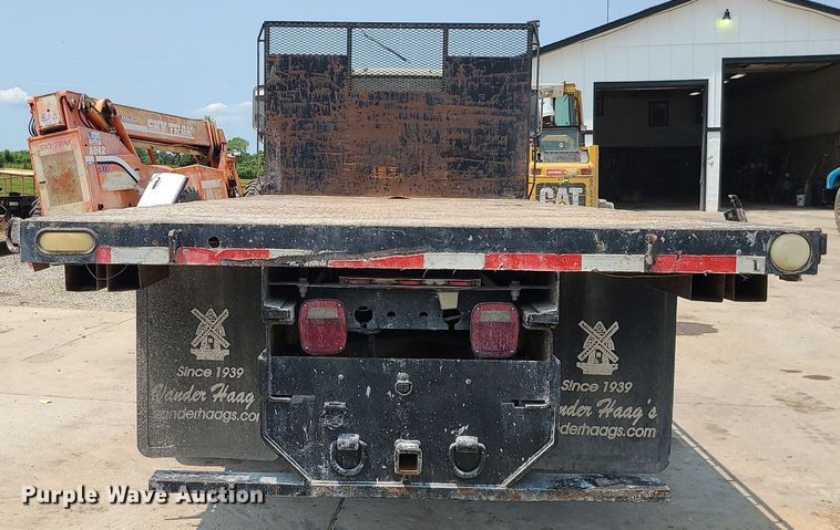 image for item LE9240 1997 GMC C5500  flatbed truck