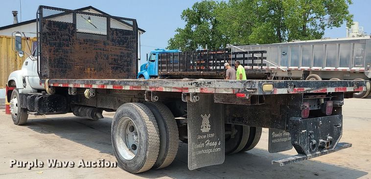 image for item LE9240 1997 GMC C5500  flatbed truck