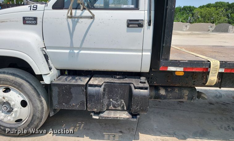 image for item LE9240 1997 GMC C5500  flatbed truck