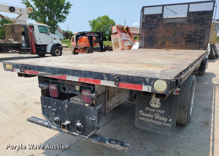 image for item LE9240 1997 GMC C5500  flatbed truck