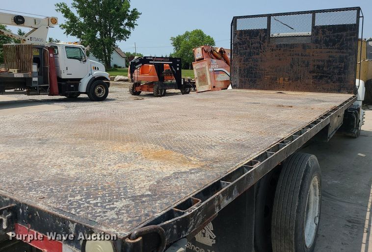 image for item LE9240 1997 GMC C5500  flatbed truck