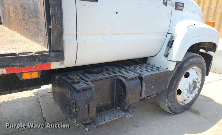 image for item LE9240 1997 GMC C5500  flatbed truck