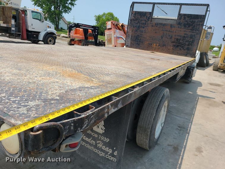 image for item LE9240 1997 GMC C5500  flatbed truck