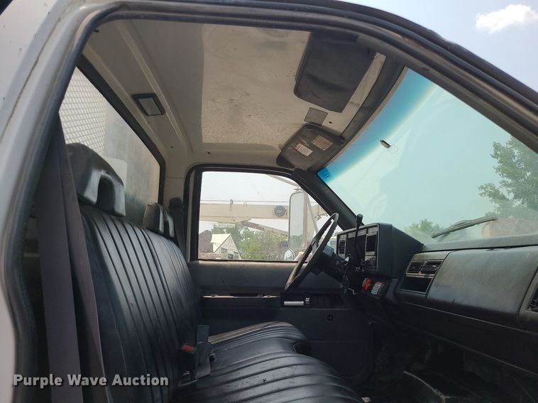 image for item LE9240 1997 GMC C5500  flatbed truck