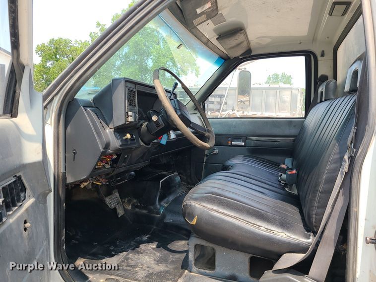 image for item LE9240 1997 GMC C5500  flatbed truck