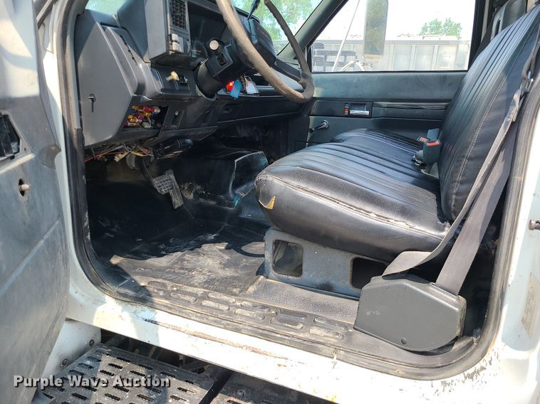 image for item LE9240 1997 GMC C5500  flatbed truck