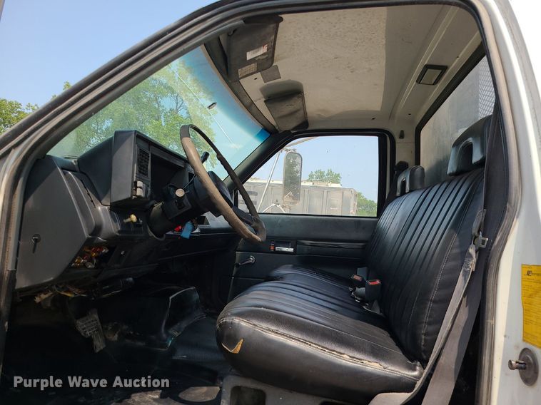 image for item LE9240 1997 GMC C5500  flatbed truck