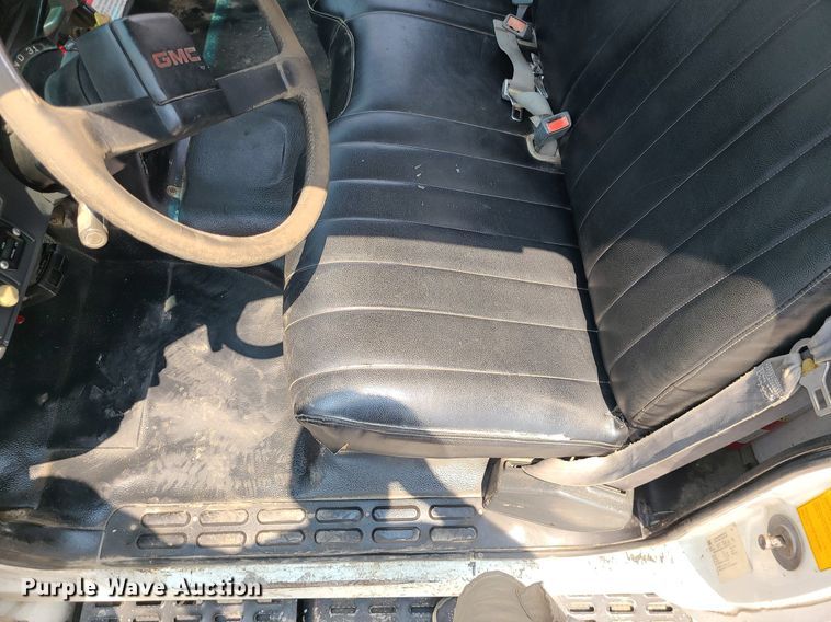 image for item LE9240 1997 GMC C5500  flatbed truck