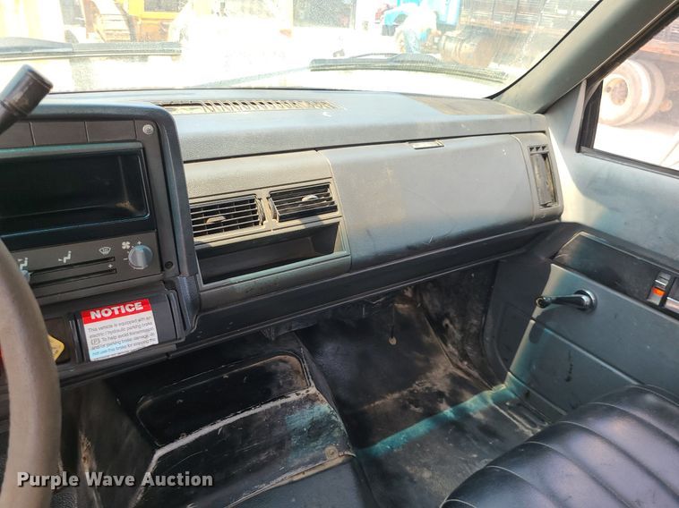 image for item LE9240 1997 GMC C5500  flatbed truck