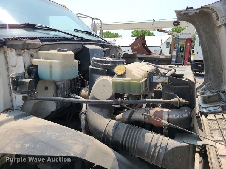 image for item LE9240 1997 GMC C5500  flatbed truck