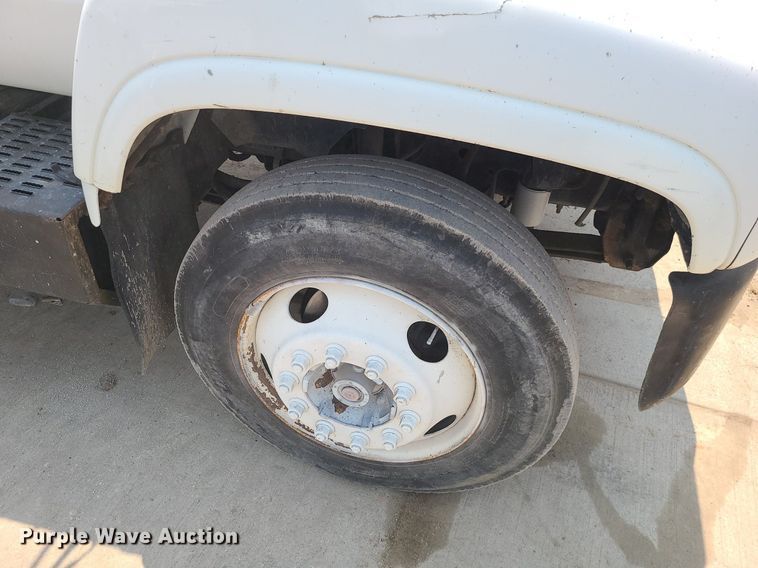 image for item LE9240 1997 GMC C5500  flatbed truck