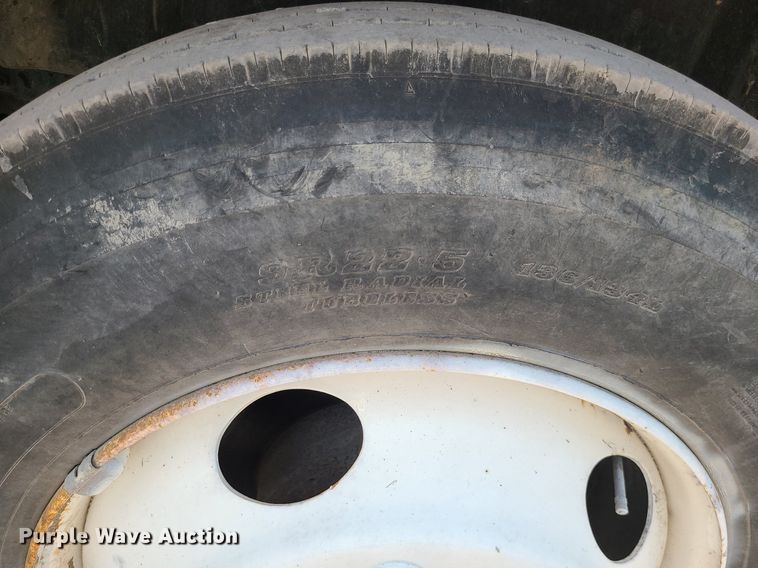 image for item LE9240 1997 GMC C5500  flatbed truck