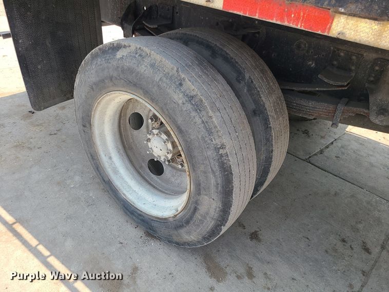 image for item LE9240 1997 GMC C5500  flatbed truck