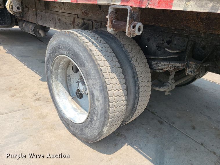 image for item LE9240 1997 GMC C5500  flatbed truck